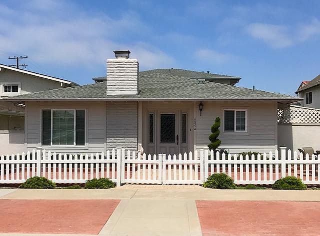 Front of building. Rental unit is at rear, downstairs.