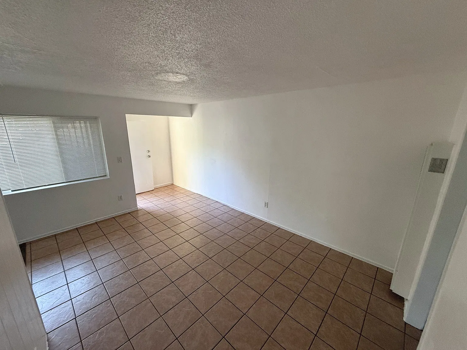 2 bed, 650 sqft, $1,870 — Photo 3