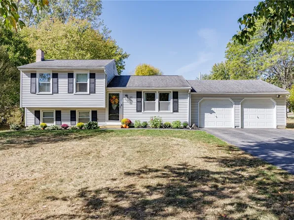 11 Province Dr, Rochester, NY 14624