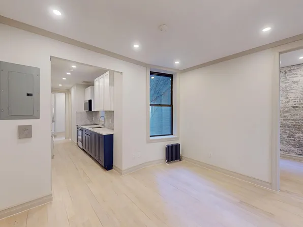 1031 Lorimer Street image 4 of 16