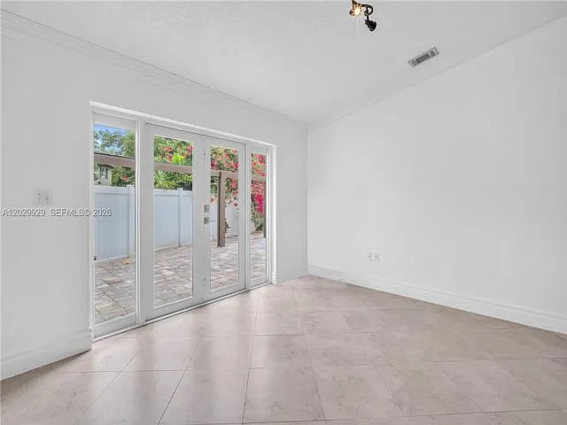 15715 SW 76th Ter — Photo 8