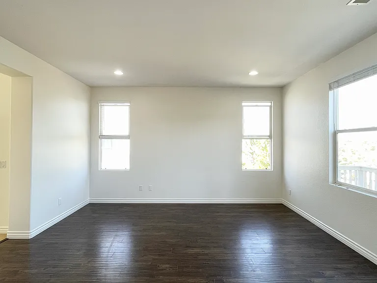 5218 Mariner Dr — Photo 31
