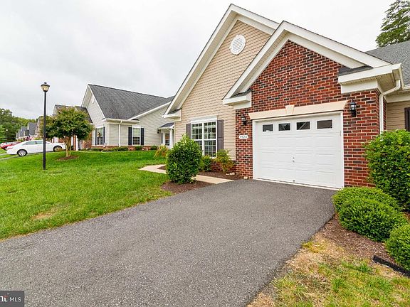 3rd image of 9520 Airdrie Ln