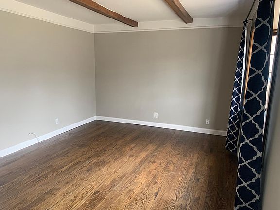 4th image of 23504 Beverly St