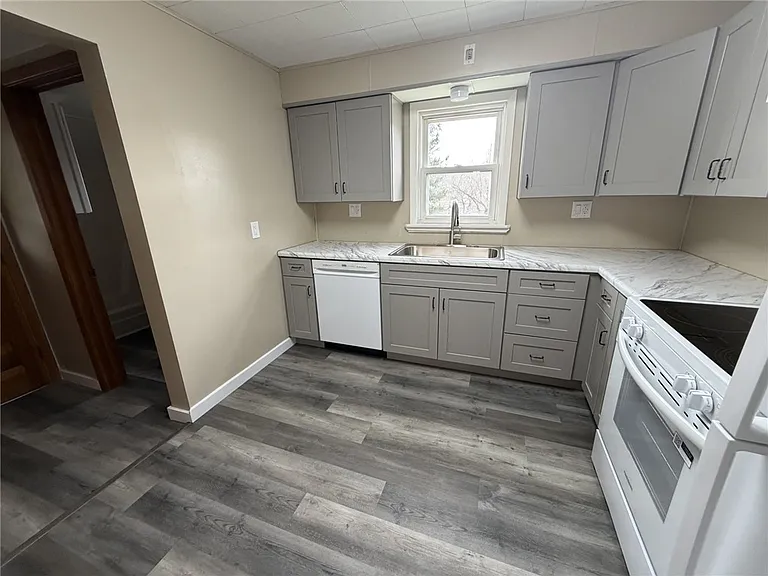 1154 Eisenhower Dr — Photo 20