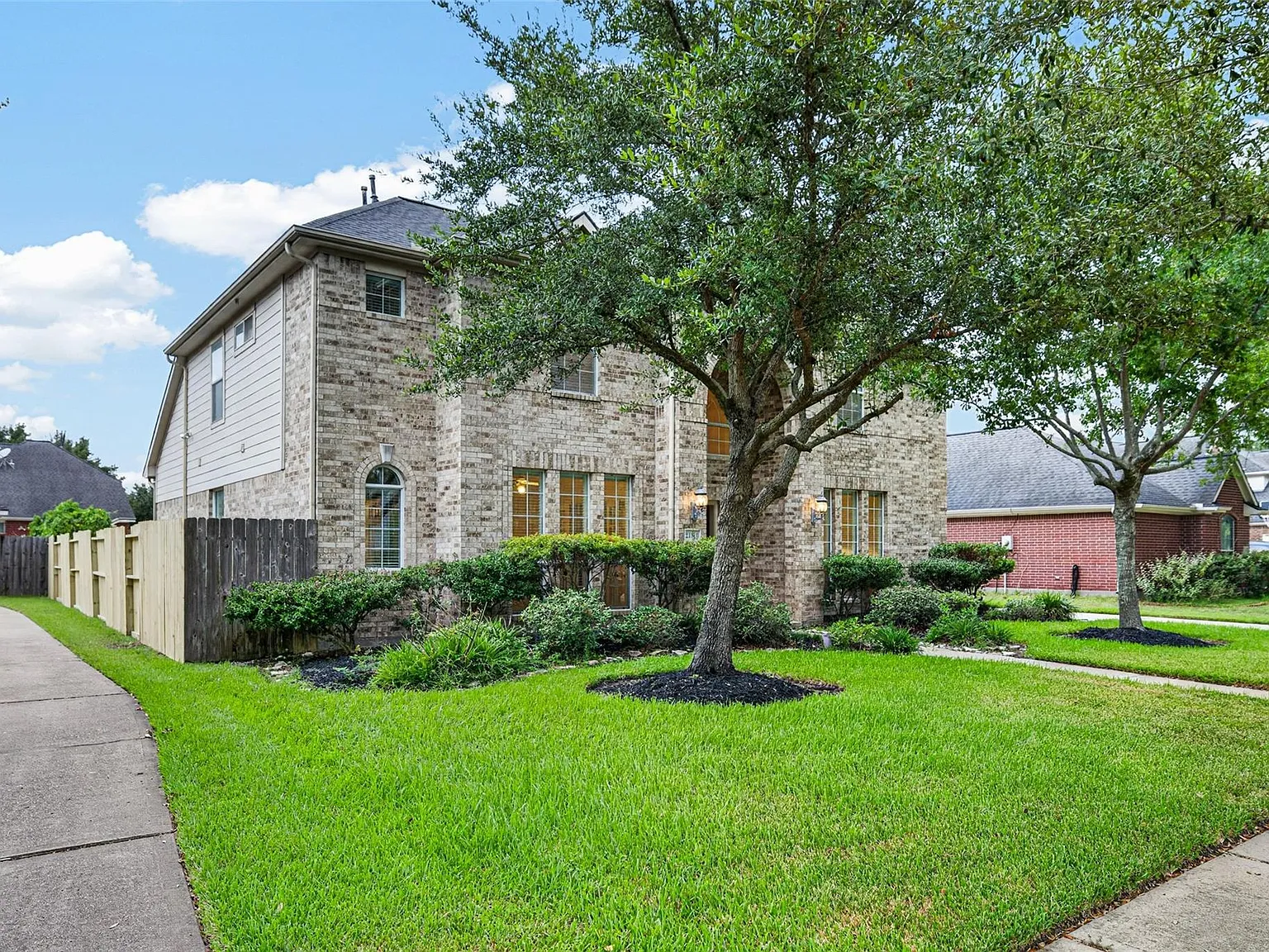 4 bed, 3.5 bath, 3209 sqft, $3,100 — Photo 2