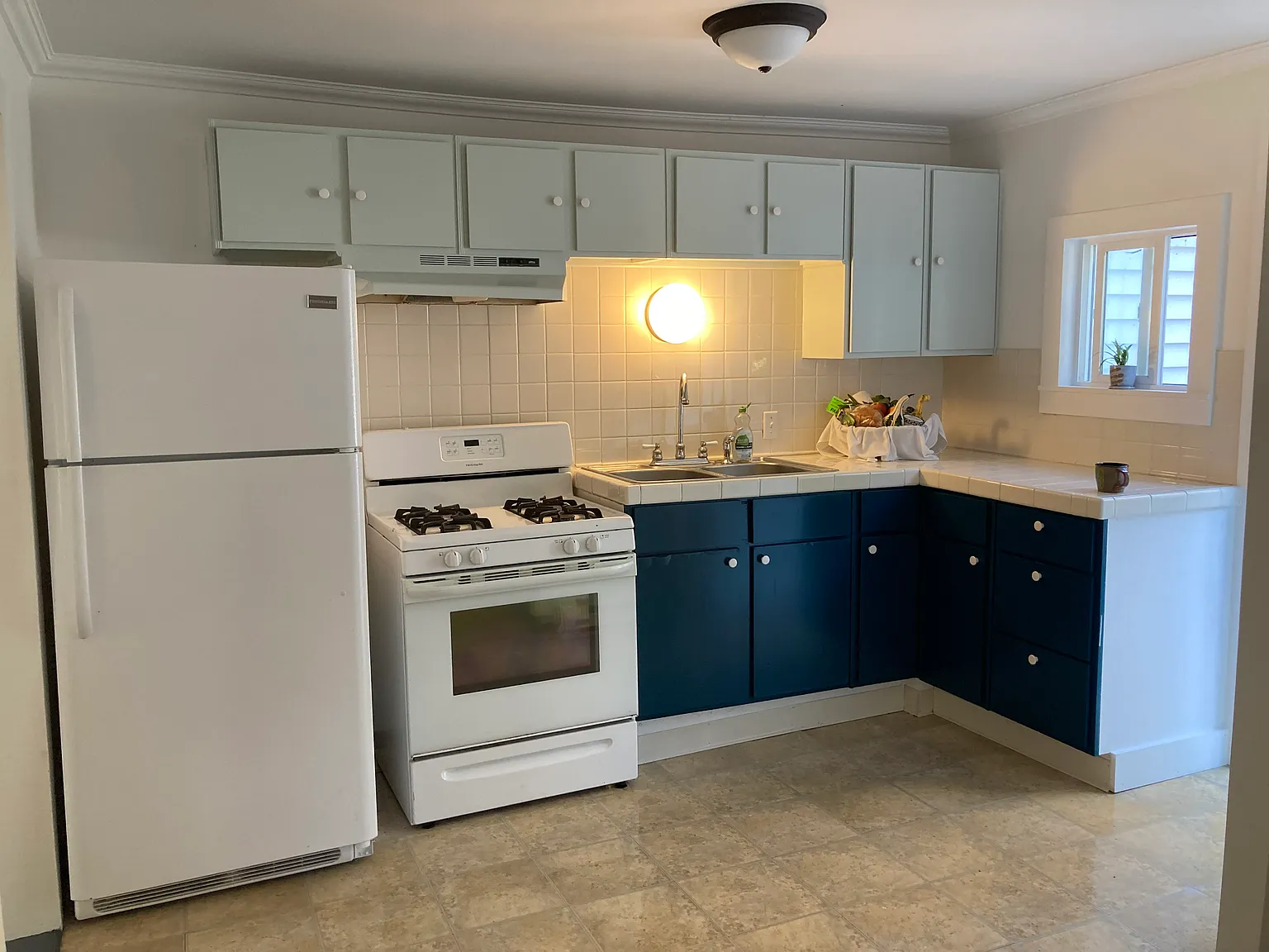 2 bed, 930 sqft, $1,650 — Photo 1