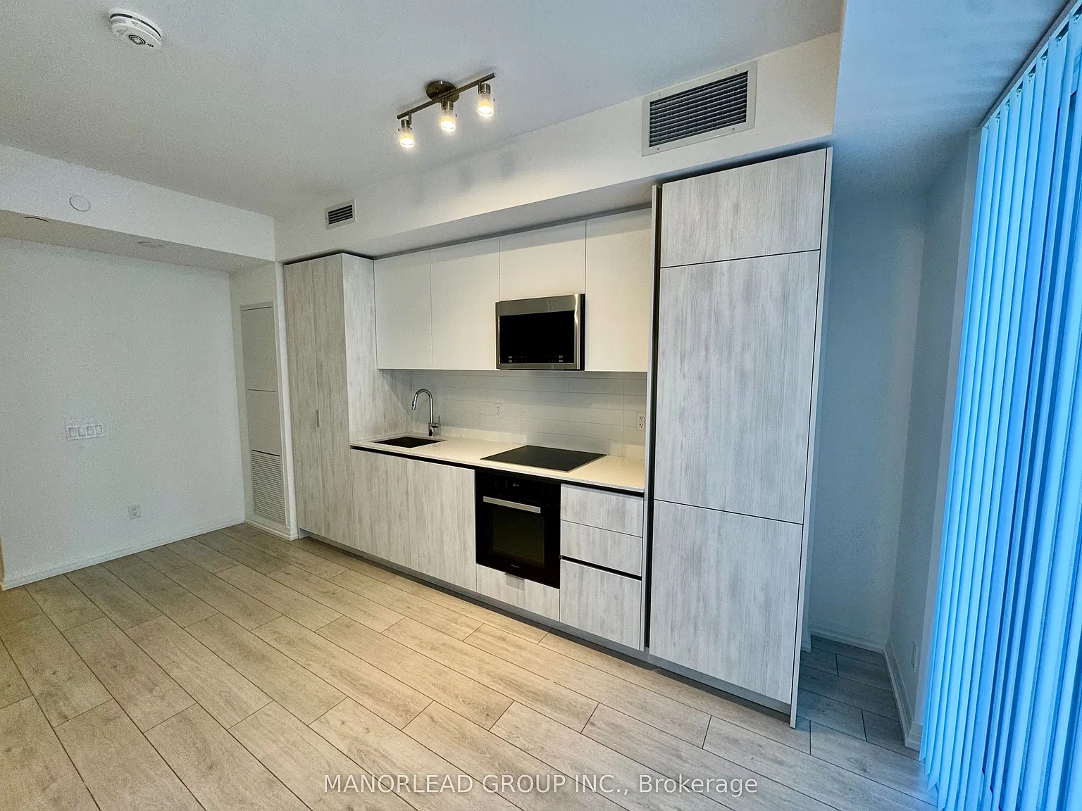 400 King West — Photo 4