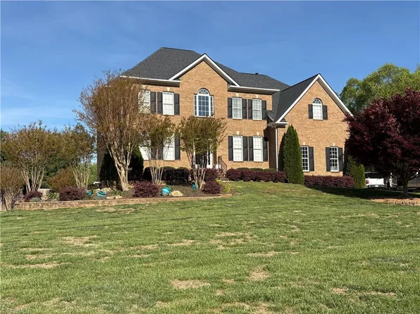 6005 Lomond Dr, Summerfield, NC 27358