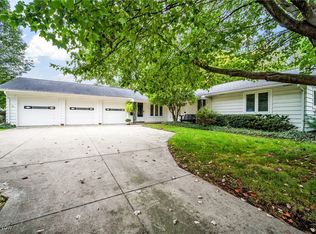 6748 Greenbriar Dr, Parma Heights, OH 44130