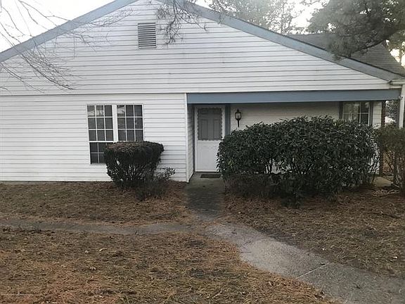 3rd image of 433A New Castle Ct