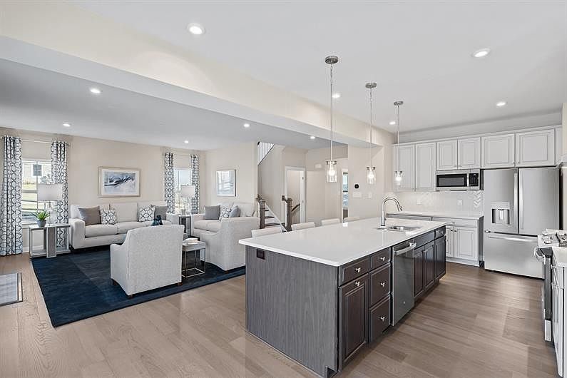 1st image of 2423 Paddock Park