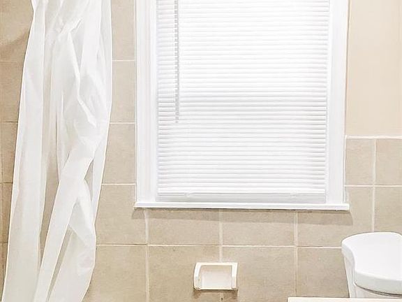 3rd image of 8690 Fielding St