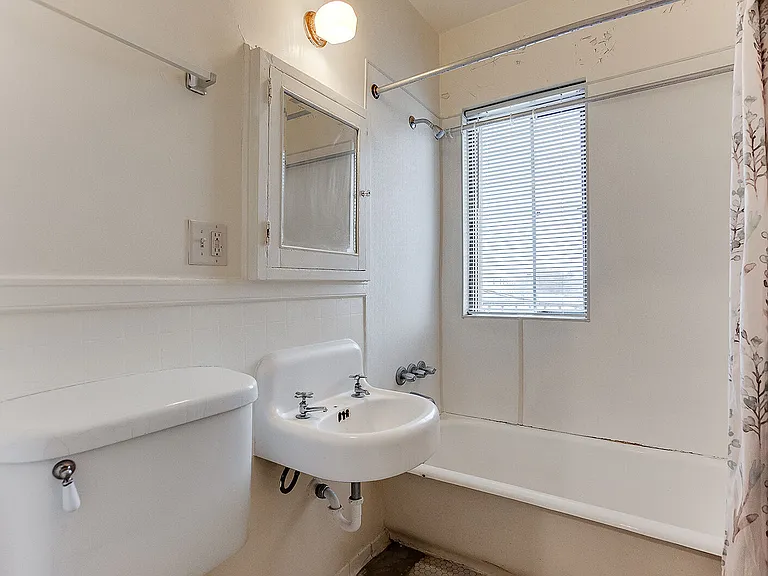 Lakesbury Apartments — Photo 7