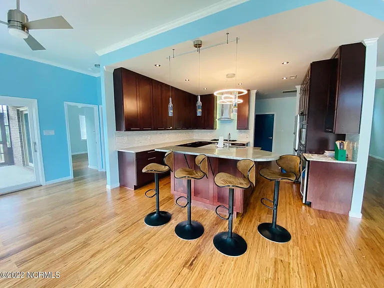 906 Diamond Ct — Photo 16