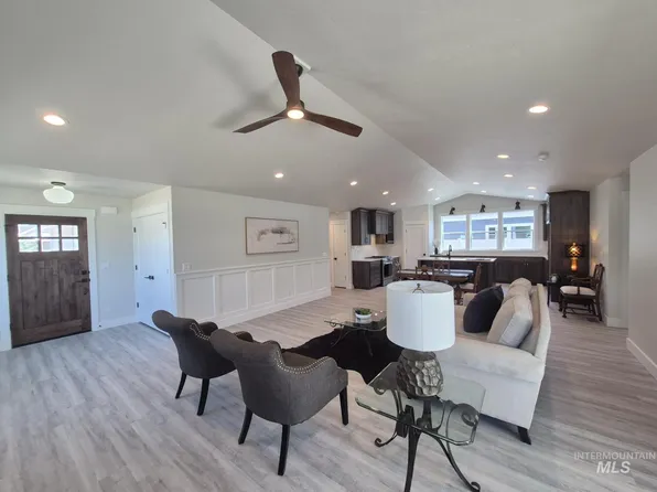 957 S Almond St, Nampa, ID 83686
