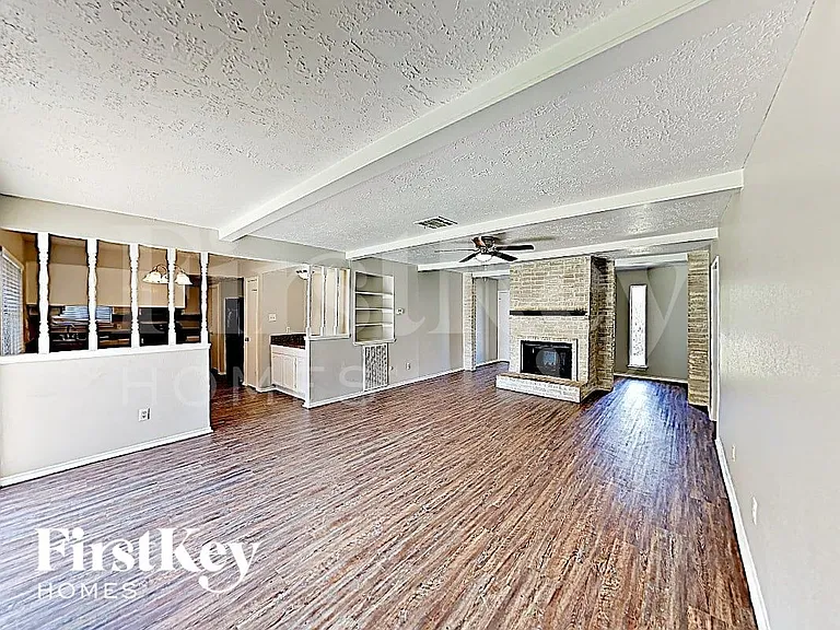 6803 Stiller Dr — Photo 4