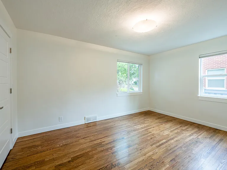2880 S 1400 E — Photo 9