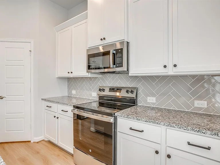 10434 Peonia St — Photo 10