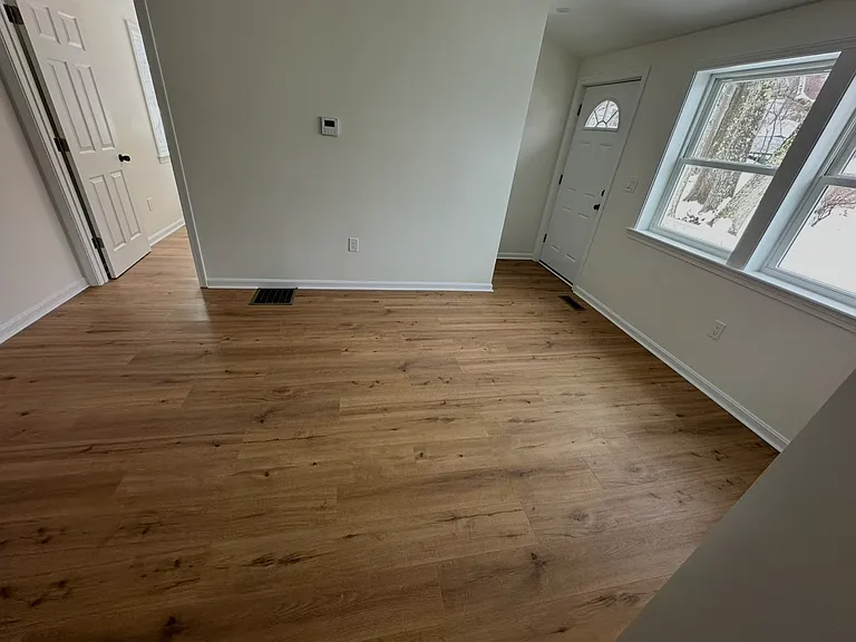 19 Leslie Rd — Photo 3