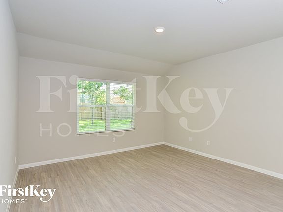 3rd image of 15015 Maskette Ave