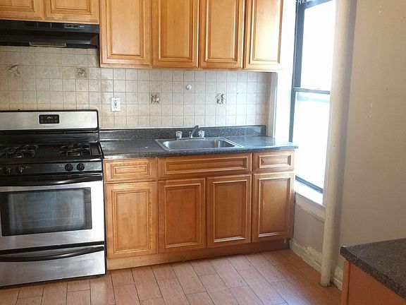 2nd image of 307 12th St APT 11