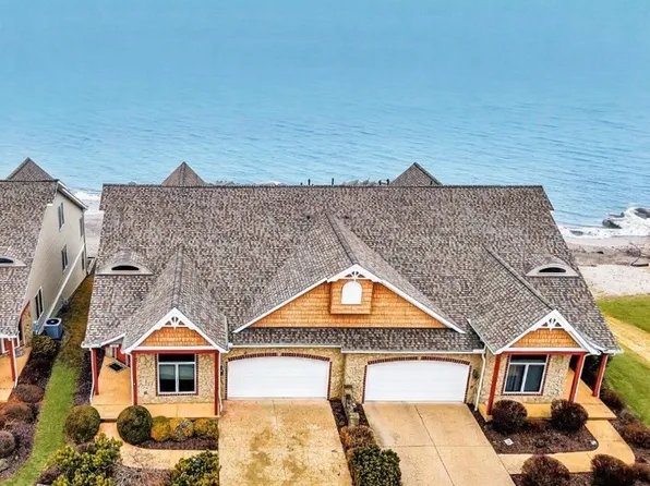 4319 Shore Dr, Lorain, OH 44053