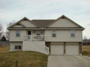 405 Shoreview Dr, Raymore, MO 64083