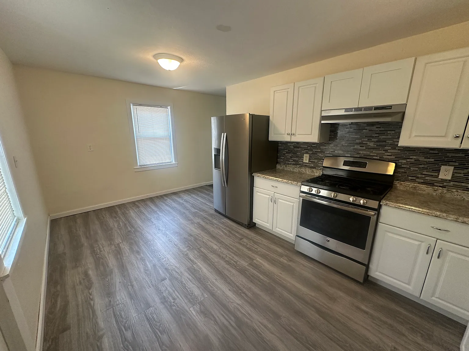 3 bed, 1128 sqft, $2,500 — Photo 2