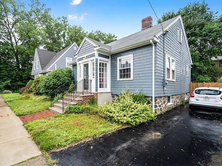 51 Fairlawn St #51 — Photo 2