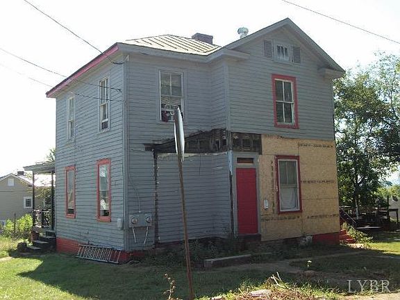 2nd image of 200 Willow St