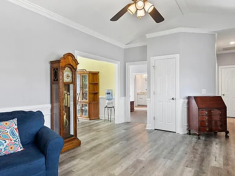 503 Bay Ct — Photo 4