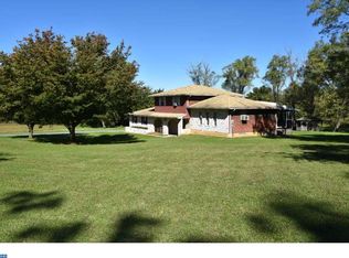 15 W Ryeland Rd, Womelsdorf, PA 19567