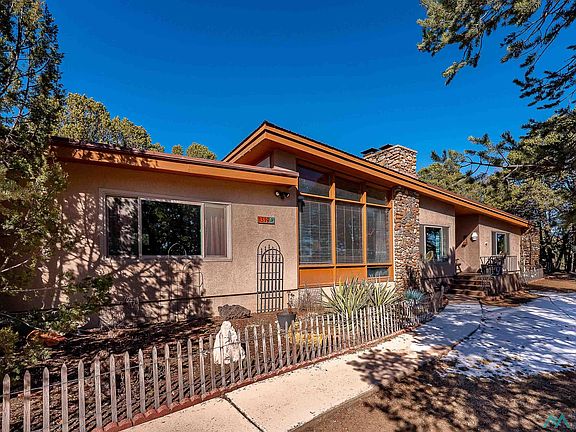 2nd image of 1319 Park Hill St