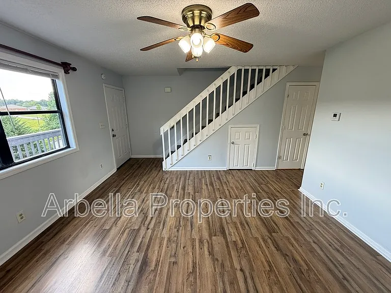 390 Erwin Hwy #2 — Photo 5