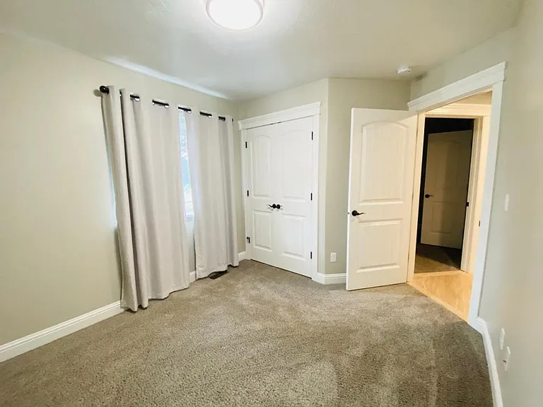 708 Emma Ct — Photo 11