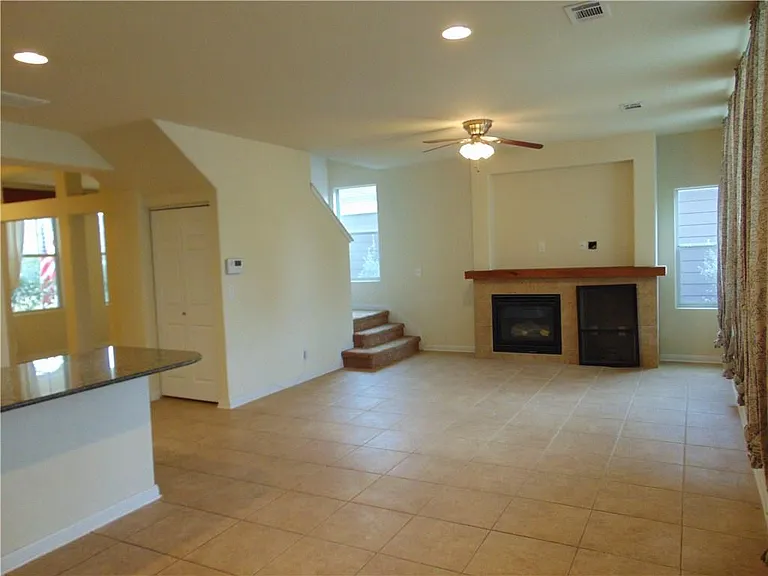 5208 Hellman — Photo 3