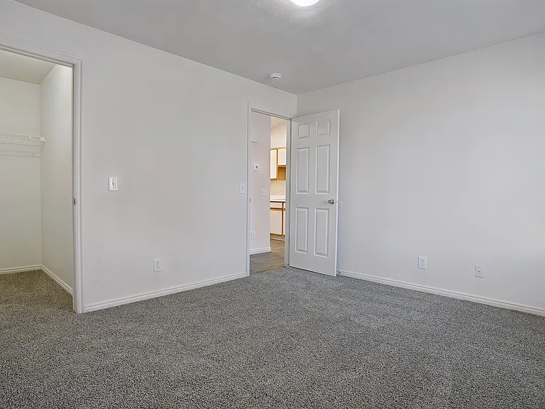 Southgate Apartments — Photo 8