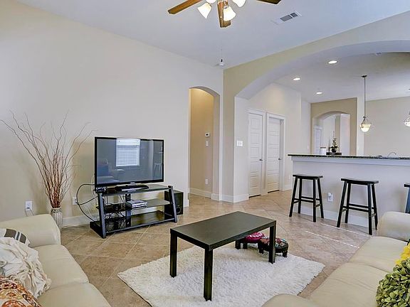 5th image of 18119 Holts Landing Dr