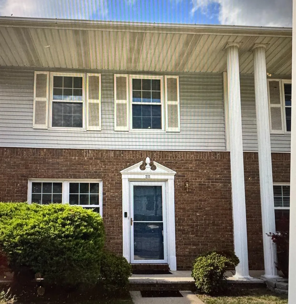 3 bed, 1.5 bath, $2,550 — Photo 1