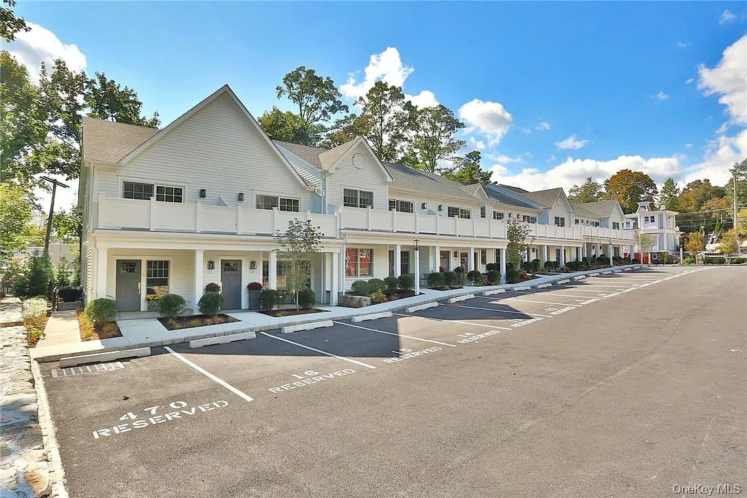 2 bed, 2.0 bath, 1000 sqft, $5,200 — Photo 3