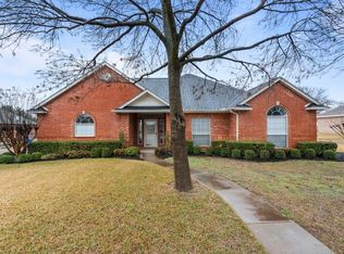 141 Meadow Glen Ln, Red Oak, TX 75154