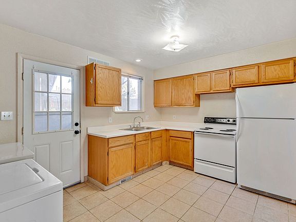 4th image of 2108 Applewood Rd