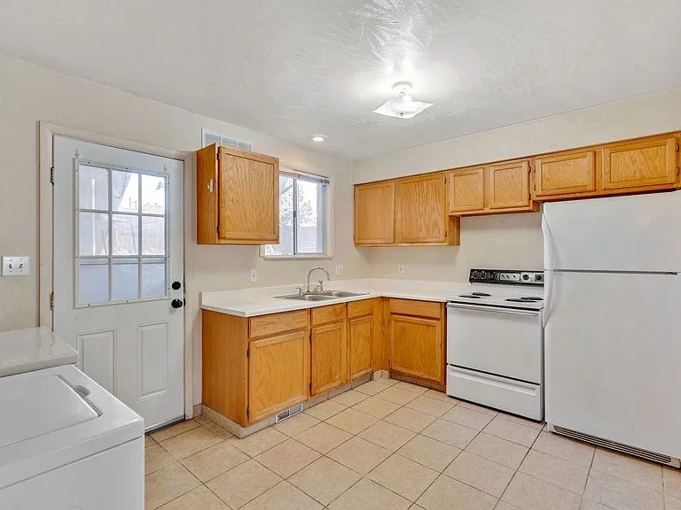 2108 Applewood Rd — Photo 30