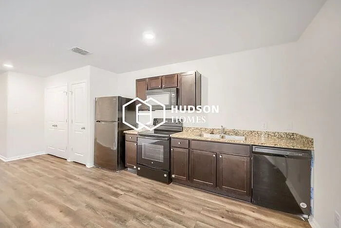 820 Hubert St #A — Photo 7