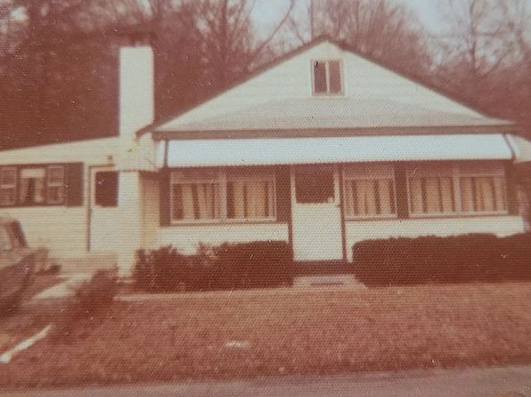 22 Edgewater Ave