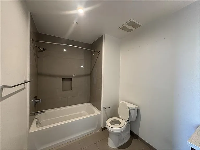 Maya Apartments at 535 Kingsley Dr in Los Angeles — Photo 49