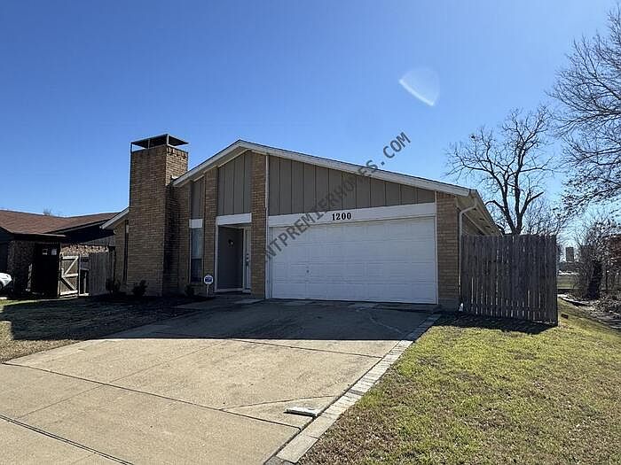 1st image of 1200 Green Hill Dr E