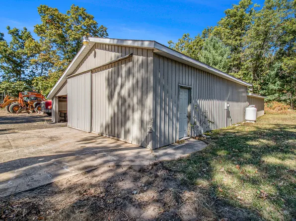 8218 S 116th Ave, Rothbury, MI 49452