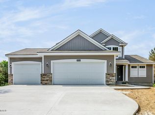 999 Dreamfield Dr SE, Byron Center, MI 49315